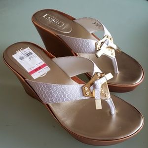 NEW Guess Xandie Platform Wedges Size 7.5